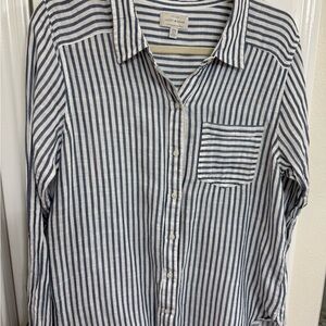 Blue & White Lucky Brand long sleeve button top, size M, great condition